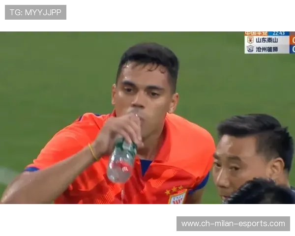 山东泰山角球战术奏效，费莱尼头球砸入死角